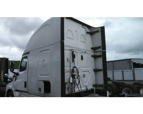 FREIGHTLINER CASCADIA 126 CAB