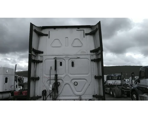 FREIGHTLINER CASCADIA 126 CAB
