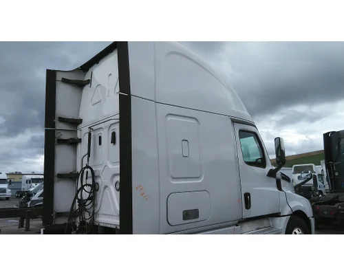 FREIGHTLINER CASCADIA 126 CAB