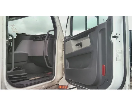 FREIGHTLINER CASCADIA 126 CAB