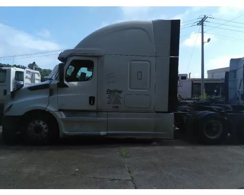 FREIGHTLINER CASCADIA 126 CAB