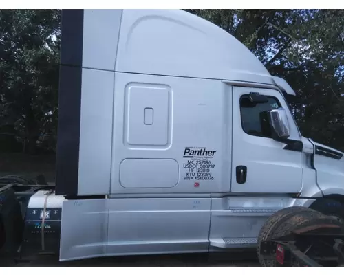 FREIGHTLINER CASCADIA 126 CAB