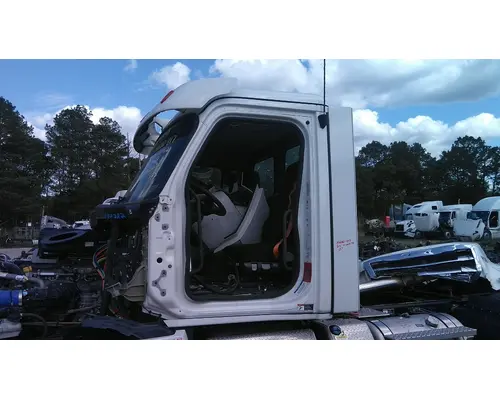 FREIGHTLINER CASCADIA 126 CAB