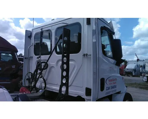 FREIGHTLINER CASCADIA 126 CAB