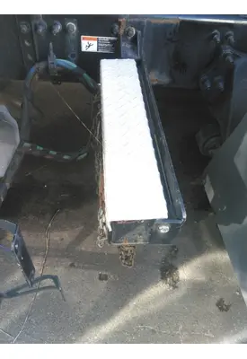 FREIGHTLINER CASCADIA 126 CHAIN HANGER