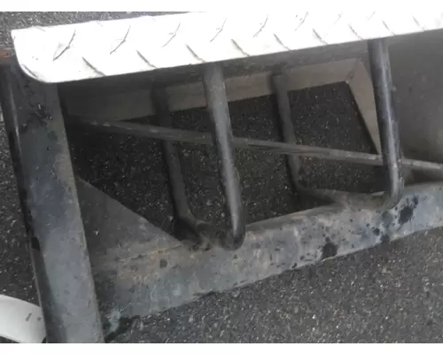 FREIGHTLINER CASCADIA 126 CHAIN HANGER