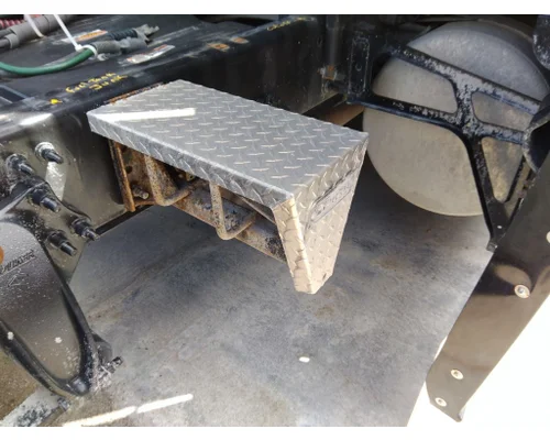 FREIGHTLINER CASCADIA 126 CHAIN HANGER