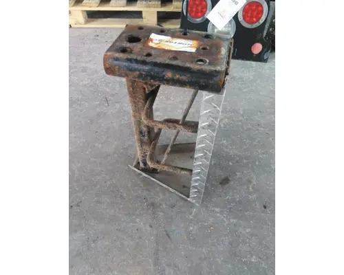 FREIGHTLINER CASCADIA 126 CHAIN HANGER