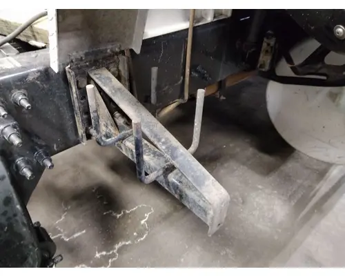 FREIGHTLINER CASCADIA 126 CHAIN HANGER