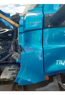 FREIGHTLINER CASCADIA 126 COWL