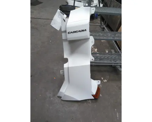 FREIGHTLINER CASCADIA 126 COWL