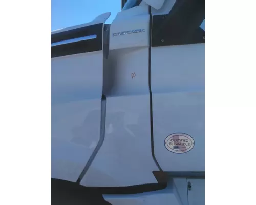 FREIGHTLINER CASCADIA 126 COWL