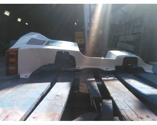 FREIGHTLINER CASCADIA 126 COWL