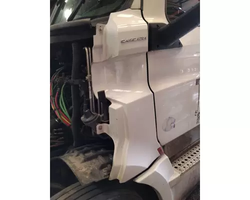 FREIGHTLINER CASCADIA 126 COWL