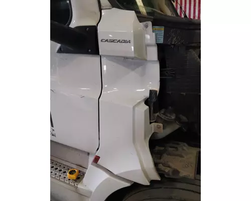 FREIGHTLINER CASCADIA 126 COWL