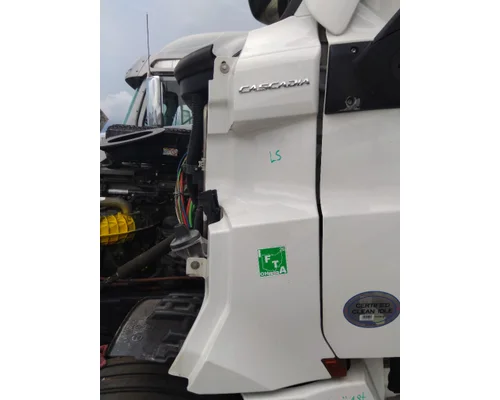 FREIGHTLINER CASCADIA 126 COWL