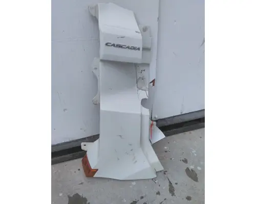 FREIGHTLINER CASCADIA 126 COWL