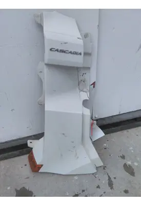 FREIGHTLINER CASCADIA 126 COWL