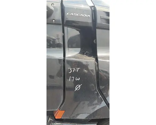 FREIGHTLINER CASCADIA 126 COWL