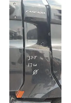 FREIGHTLINER CASCADIA 126 COWL