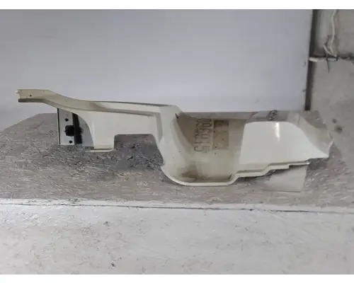 FREIGHTLINER CASCADIA 126 COWL