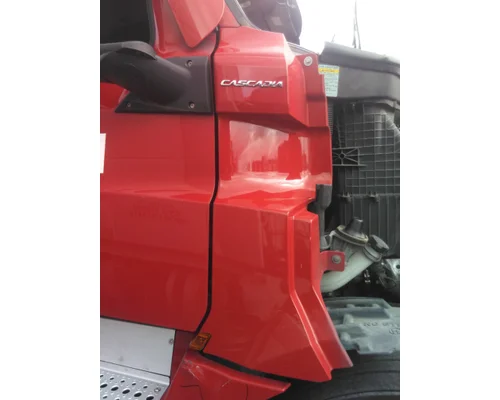 FREIGHTLINER CASCADIA 126 COWL
