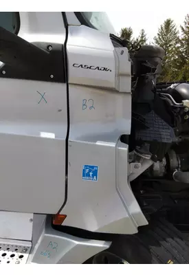 FREIGHTLINER CASCADIA 126 COWL