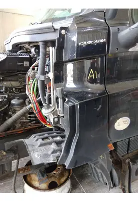 FREIGHTLINER CASCADIA 126 COWL