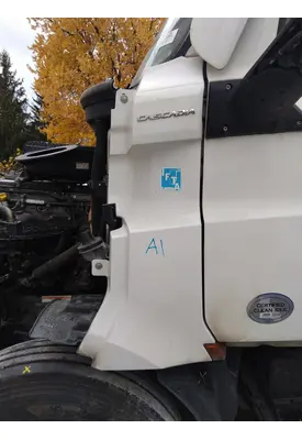 FREIGHTLINER CASCADIA 126 COWL