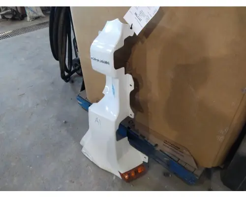 FREIGHTLINER CASCADIA 126 COWL