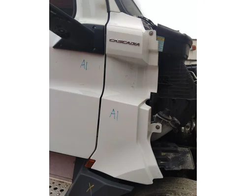 FREIGHTLINER CASCADIA 126 COWL