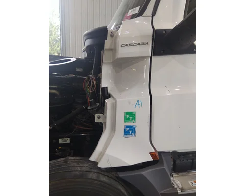 FREIGHTLINER CASCADIA 126 COWL