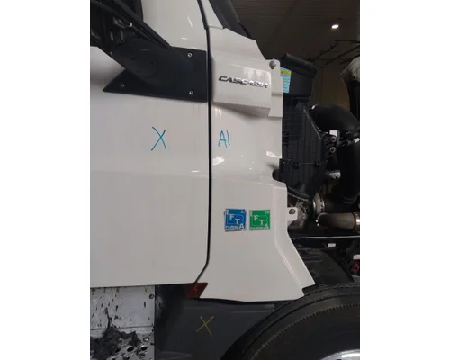 FREIGHTLINER CASCADIA 126 COWL