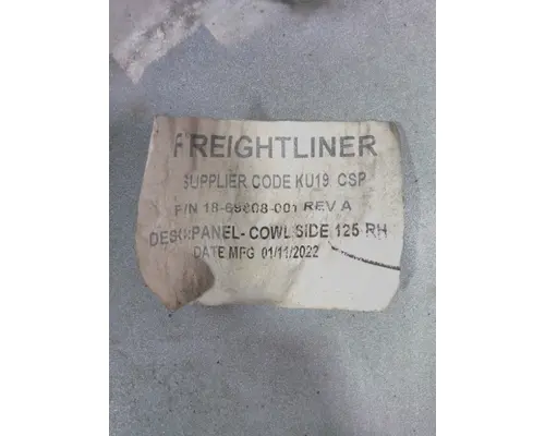 FREIGHTLINER CASCADIA 126 COWL