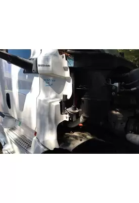 FREIGHTLINER CASCADIA 126 COWL