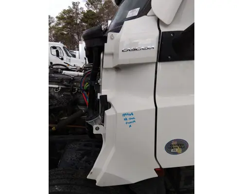 FREIGHTLINER CASCADIA 126 COWL