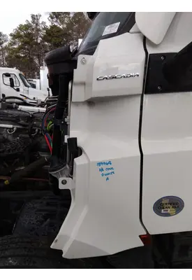 FREIGHTLINER CASCADIA 126 COWL