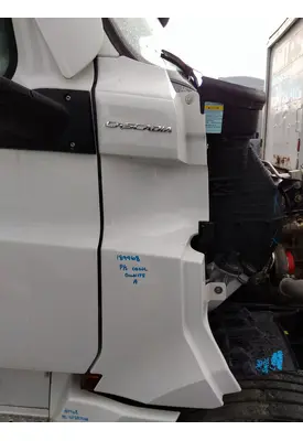 FREIGHTLINER CASCADIA 126 COWL