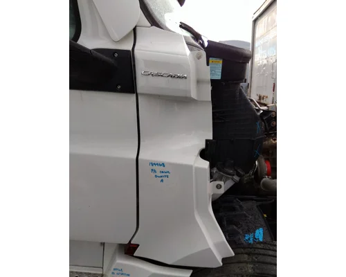 FREIGHTLINER CASCADIA 126 COWL