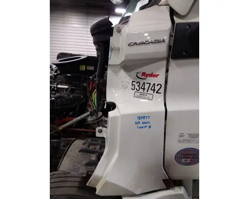 FREIGHTLINER CASCADIA 126 COWL