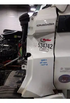 FREIGHTLINER CASCADIA 126 COWL
