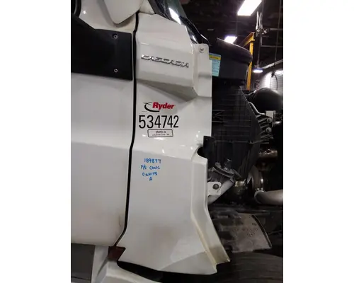 FREIGHTLINER CASCADIA 126 COWL