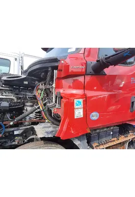 FREIGHTLINER CASCADIA 126 COWL