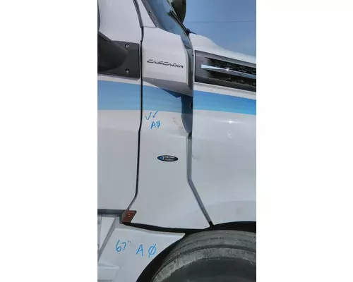 FREIGHTLINER CASCADIA 126 COWL