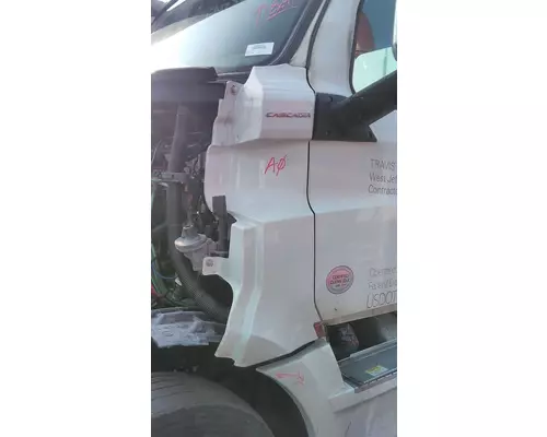 FREIGHTLINER CASCADIA 126 COWL