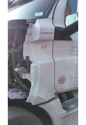 FREIGHTLINER CASCADIA 126 COWL
