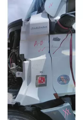 FREIGHTLINER CASCADIA 126 COWL