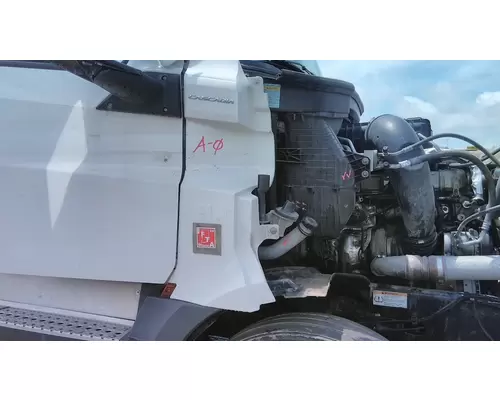 FREIGHTLINER CASCADIA 126 COWL