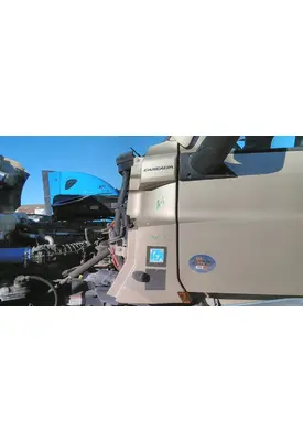FREIGHTLINER CASCADIA 126 COWL