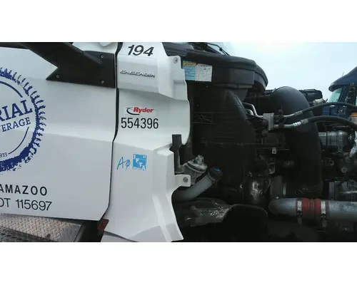 FREIGHTLINER CASCADIA 126 COWL